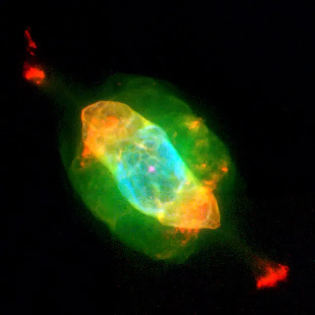Nébuleuse Saturne, photographie d'archives